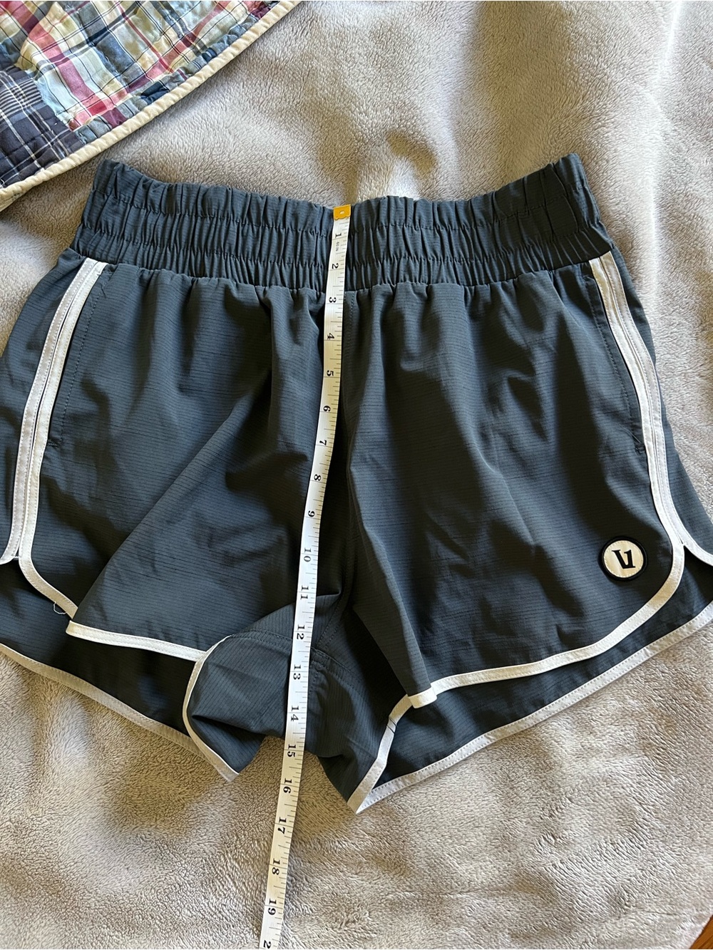 Vuori Women’s Charcoal Grey Cardiff Track Shorts Medium - Picture 5 of 5